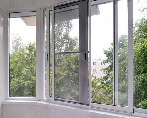 Раздвижные системы остекления балконов